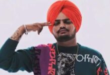 मूसेवाला की हत्या को लेकर ग्रामीणों ने अस्पताल के बाहर किया प्रदर्शन