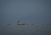 भारतीय जहाज होर्मुज से सुरक्षित निकले, भारत ईरान के संपर्क में