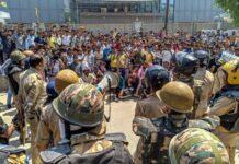 नोएडा में मजदूरों का गुस्सा फिर फूटा — 60 गिरफ्तार, योगी सरकार ने बढ़ाई न्यूनतम मजदूरी!