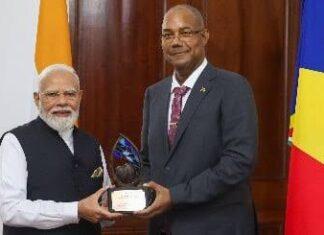 कूटनीति में नया इतिहास: पीएम मोदी को मिला सेशल्स का सर्वोच्च सम्मान ‘गार्डियन ऑफ द ब्लू होराइजन’, कभी भारतीय नौसेना ने यहाँ नाकाम किया था तख्तापलट!